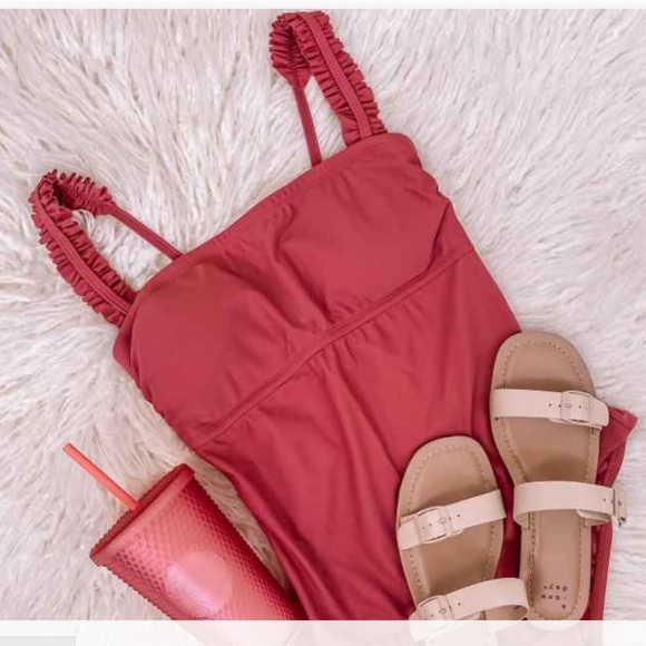 Women‘s Square Neck Ruffle Shoulder One piece swimsuit - Picture 2 of 5